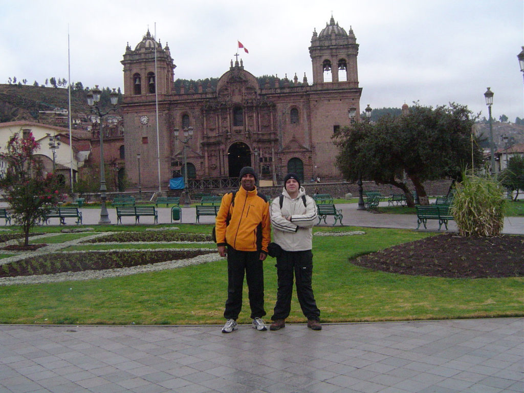 Ranji e Raul na plaza de las Armas