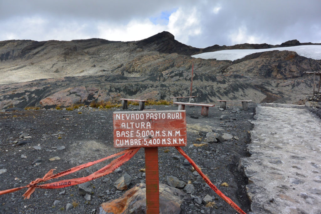 Placa indicativa das trilhas