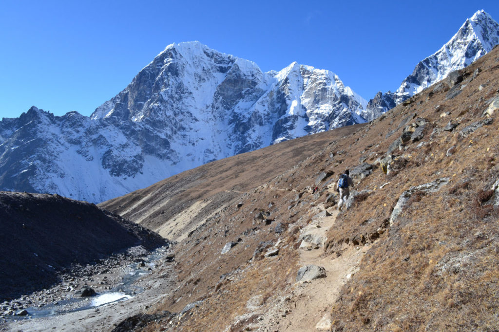 way to Dzong Lha