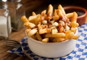 Poutine culinária canadense