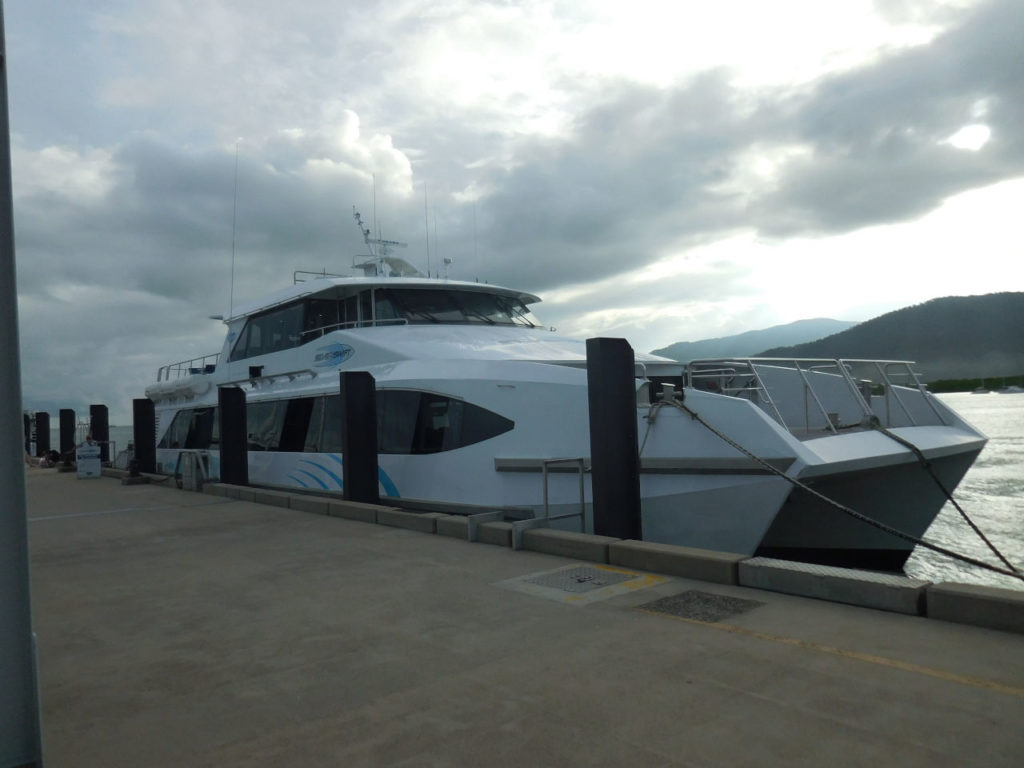 Cairns - boat to Great Barrier Reef