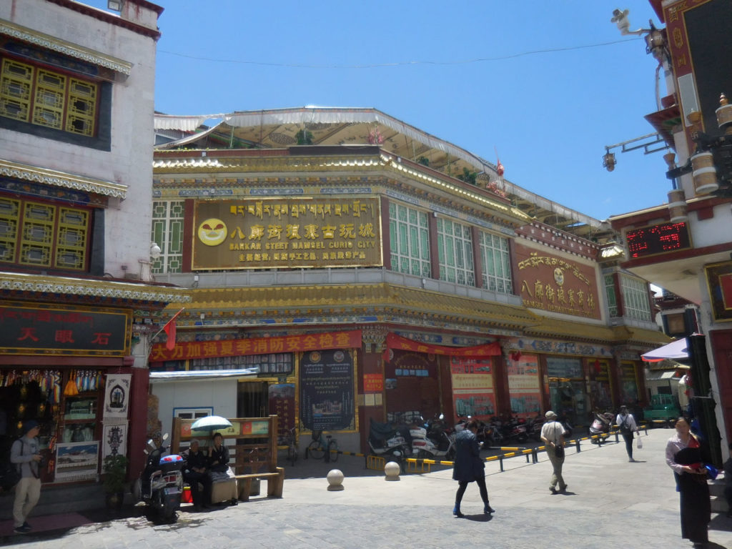 Tibet - Lhasa - city street