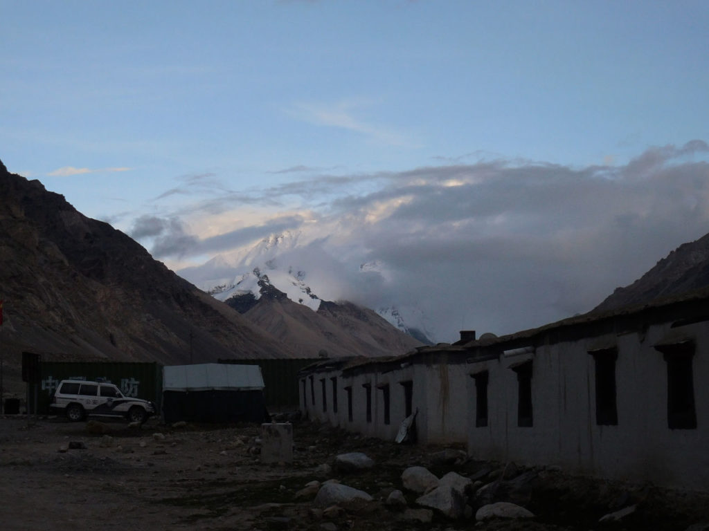 Rongbuk Monastery Guesthouse with everes