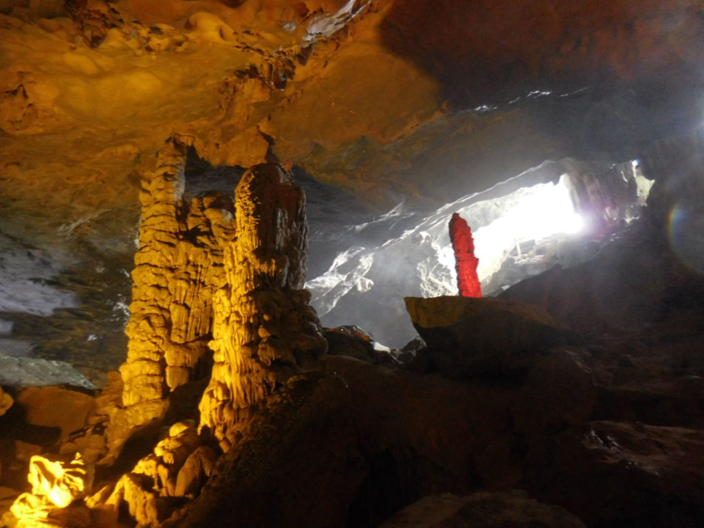 Vietnã - Ha Long Bay - Sung Sot (Surprise) Cave