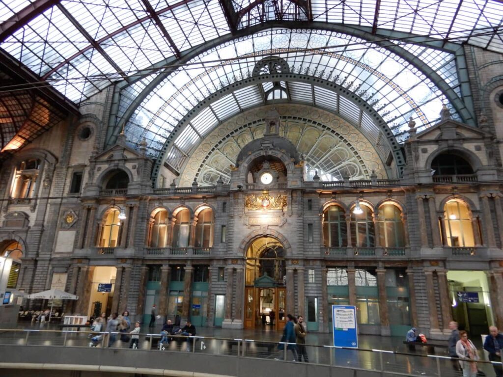 Antwerp - inside train station front
