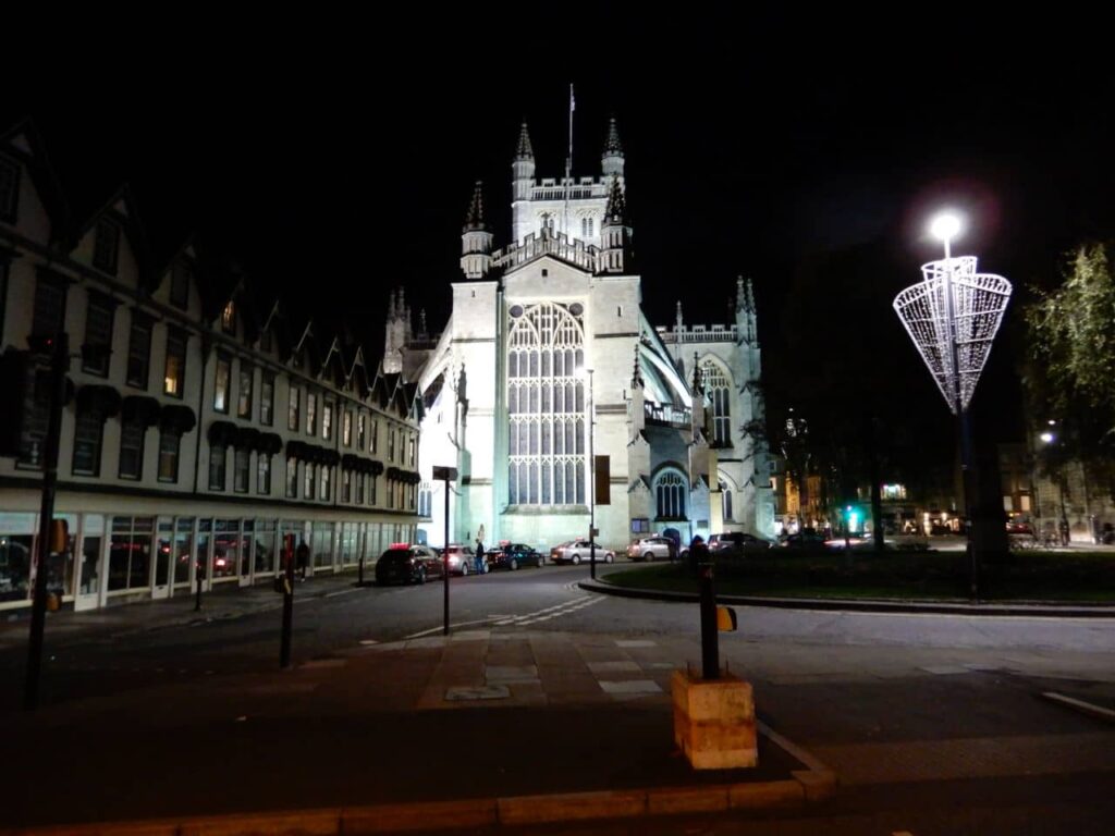 Bath abbey at night