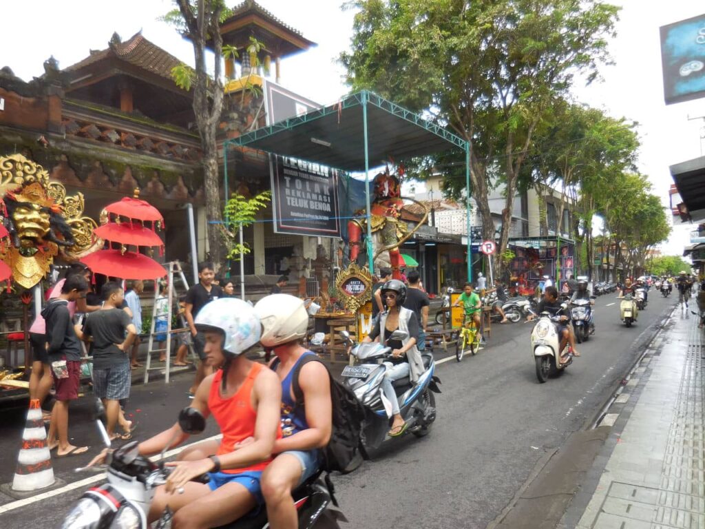 JL Raya Seminyak rd trafic