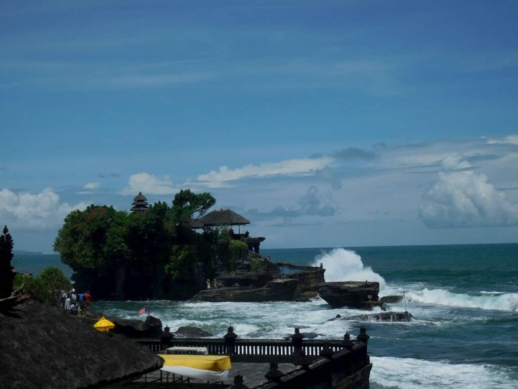 Tanahlot Temple view