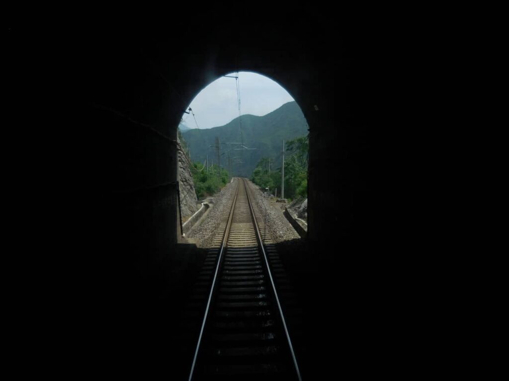 Rail tunnel