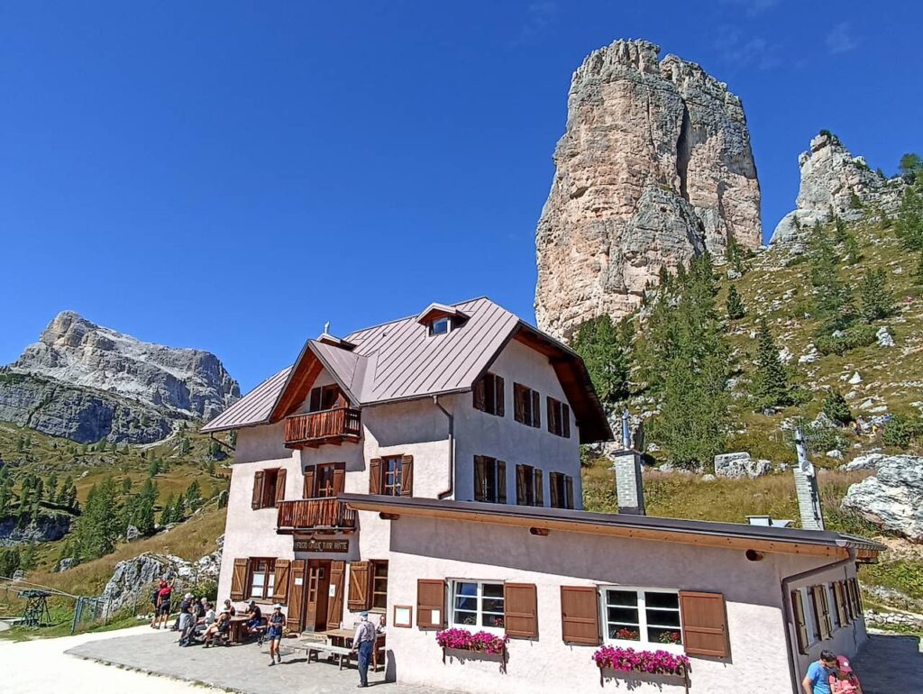 Refugio Cinque Torri.